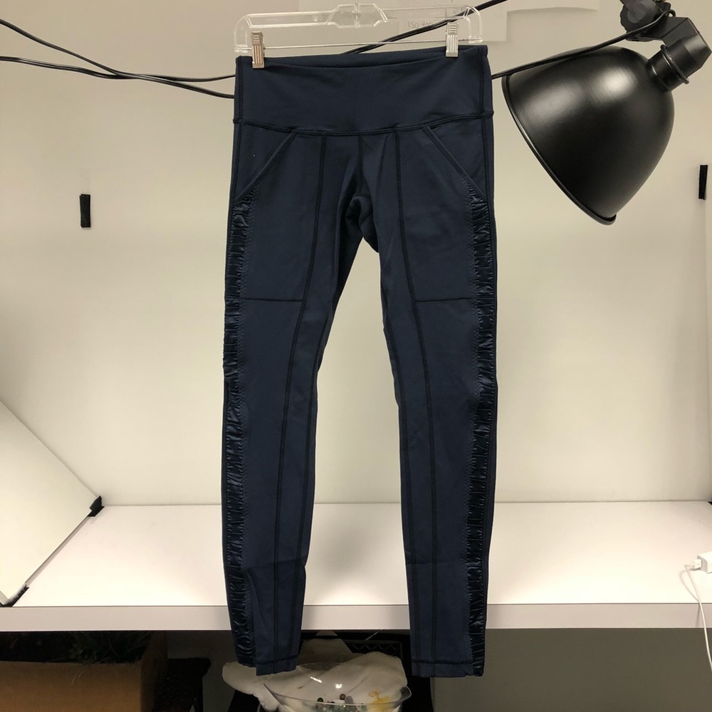 Navy Lululemon Pants with Pockets on the side (8)